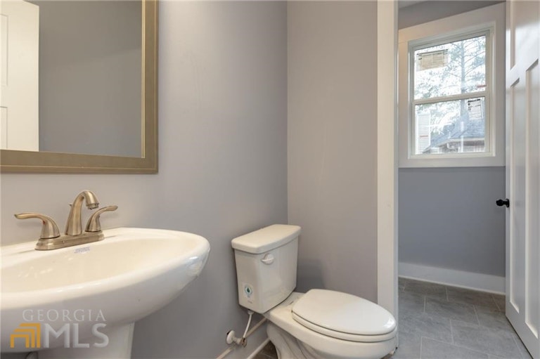 Photo 15 of 28 - 5504 Lakeview Pkwy, Villa Rica, GA 30180
