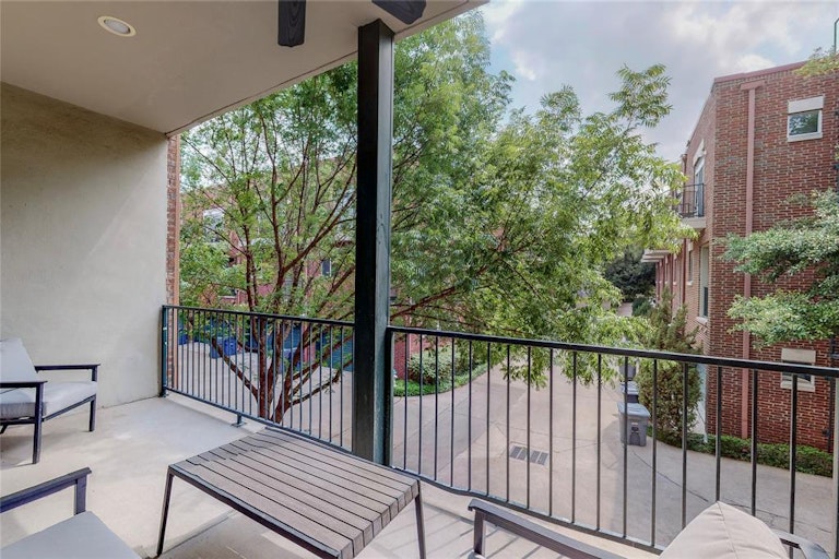 Photo 12 of 40 - 4227 Rawlins St #4, Dallas, TX 75219
