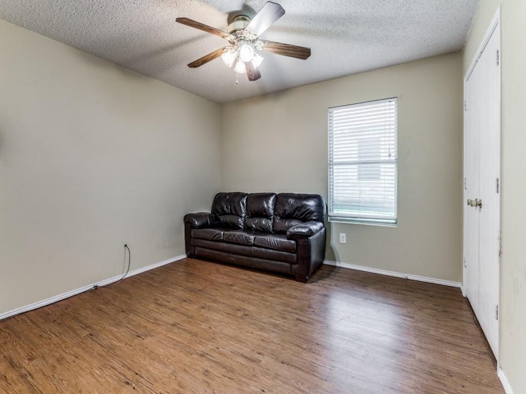 Photo 16 of 23 - 5309 Kingslink Cir, Fort Worth, TX 76135