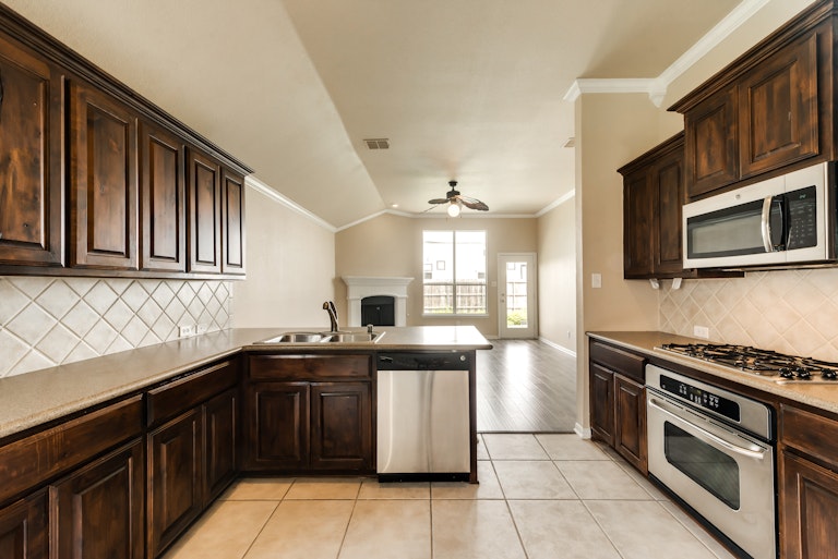 Photo 12 of 30 - 4661 Lance Leaf Dr, Fort Worth, TX 76244