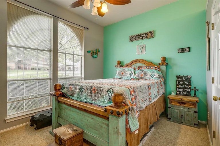 Photo 22 of 40 - 509 Arbor Lawn Dr, Burleson, TX 76028