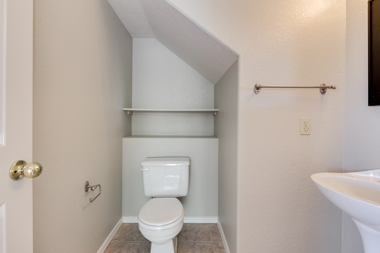 Photo 10 of 26 - 4027 E Wildwood Dr, Phoenix, AZ 85048