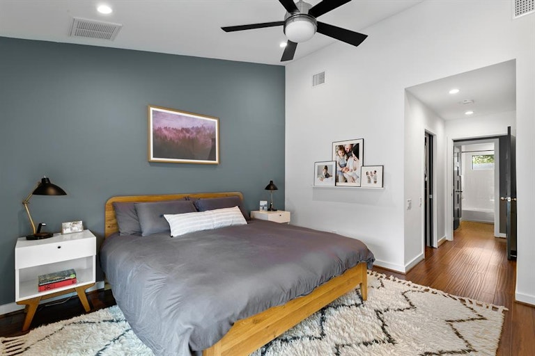 Photo 15 of 26 - 1807 Gardenia Dr, Houston, TX 77018