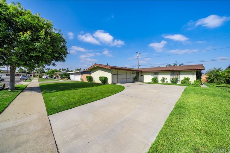 Photo 1 of 37 - 1019 N Hermosa Dr, Anaheim, CA 92801