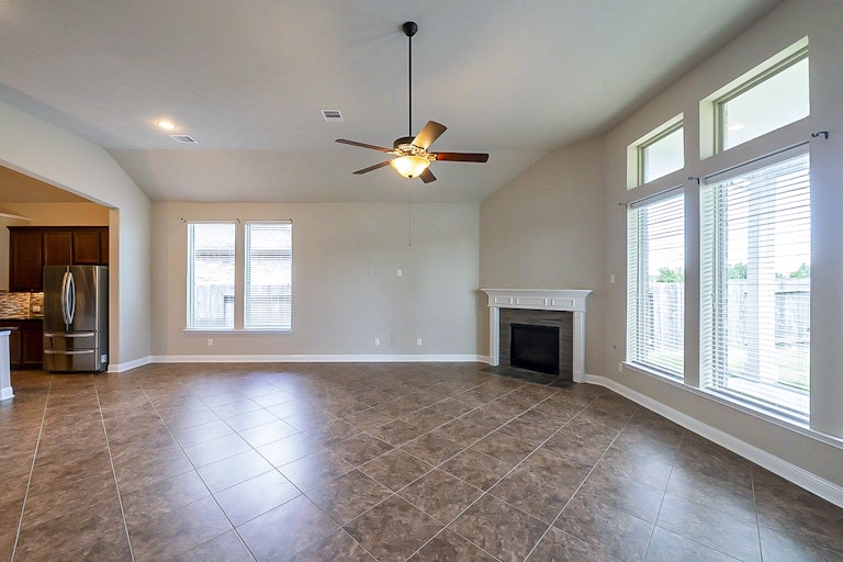 Photo 11 of 30 - 2457 Porto Way, League City, TX 77573