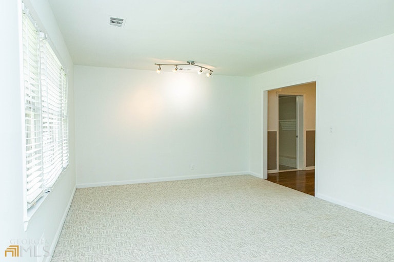 Photo 7 of 45 - 2982 Cruse Rd, Lawrenceville, GA 30044