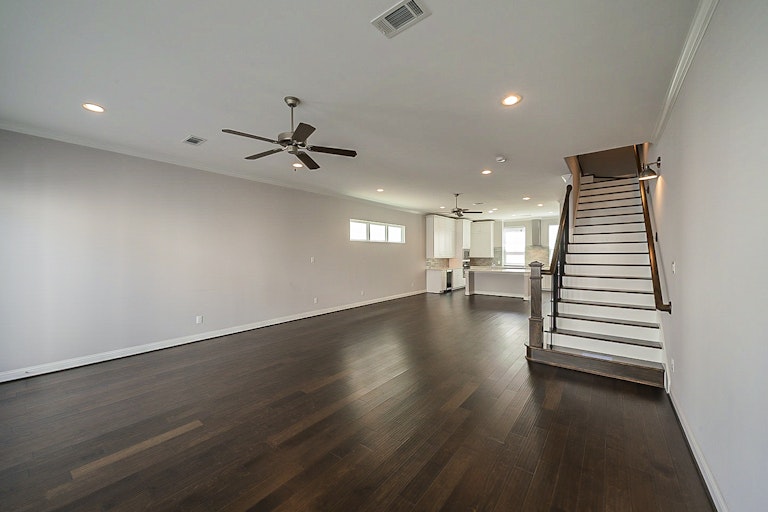 Photo 15 of 37 - 5625 Mina Way, Houston, TX 77081