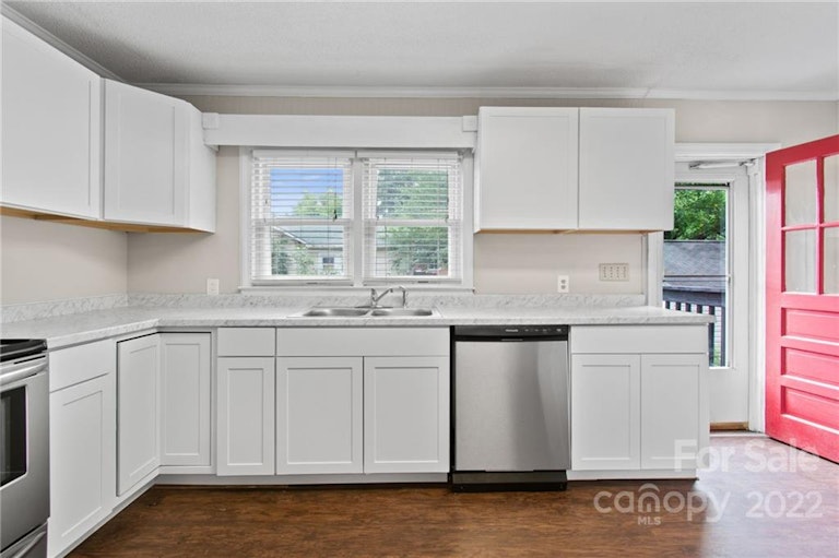 Photo 12 of 26 - 416 Ruth Ave, Kannapolis, NC 28083