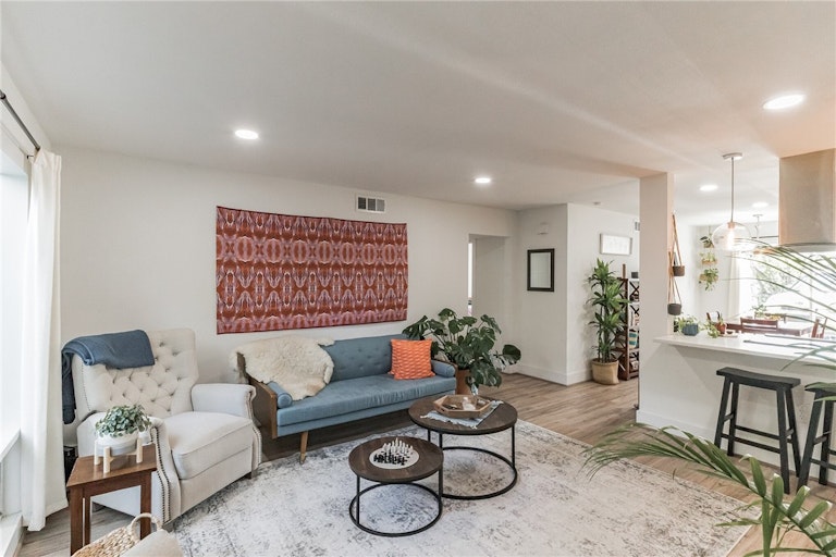 Photo 1 of 16 - 5332 Balcones Dr Unit B, Austin, TX 78731