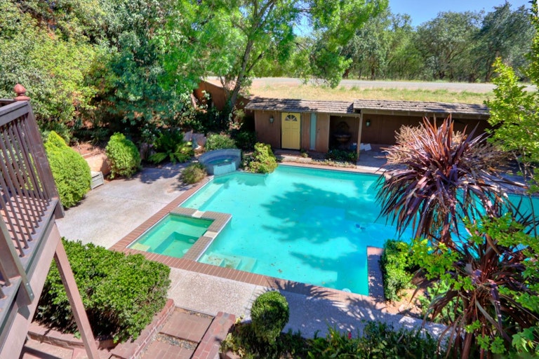 Photo 21 of 70 - 4040 Crondall Dr, Sacramento, CA 95864