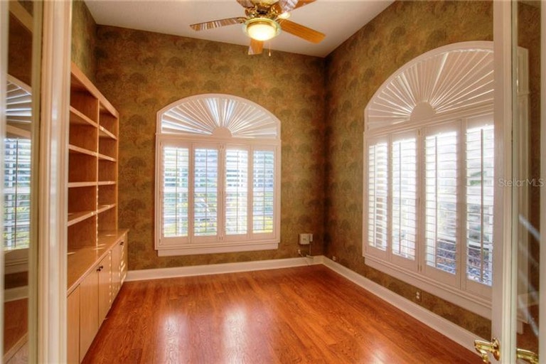 Photo 13 of 25 - 18630 Avenue Capri, Lutz, FL 33558