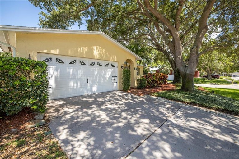 Photo 3 of 47 - 6041 16th Ln NE, Saint Petersburg, FL 33703