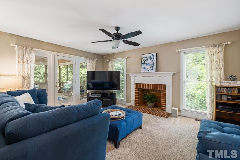 Photo 9 of 41 - 204 Merry Hill Dr, Cary, NC 27518