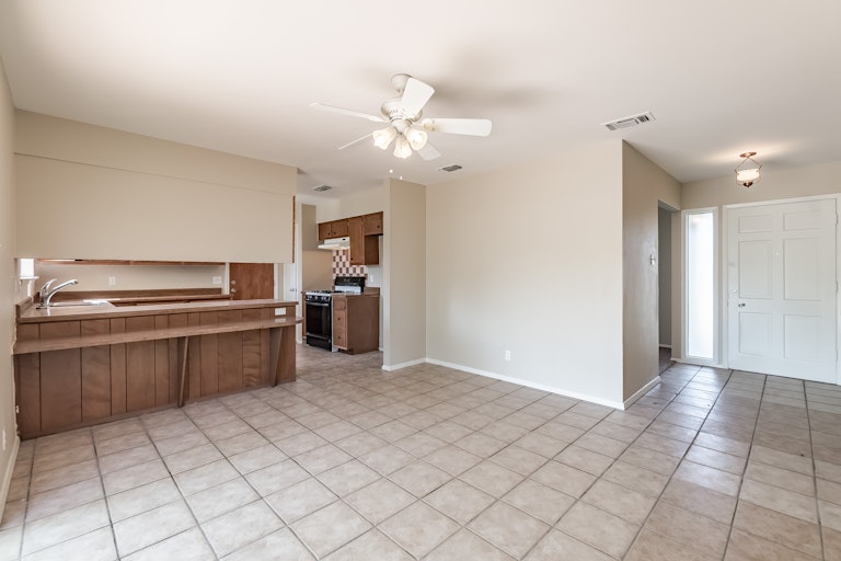 Photo 9 of 21 - 6262 Elm Valley Dr, San Antonio, TX 78242