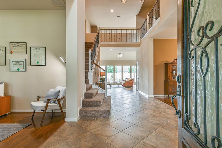Photo 3 of 26 - 2505 Rockygate Ln, Friendswood, TX 77546