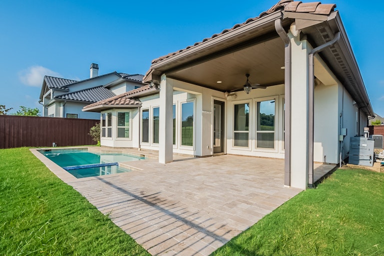 Photo 7 of 28 - 723 Brookstone Dr, Irving, TX 75039