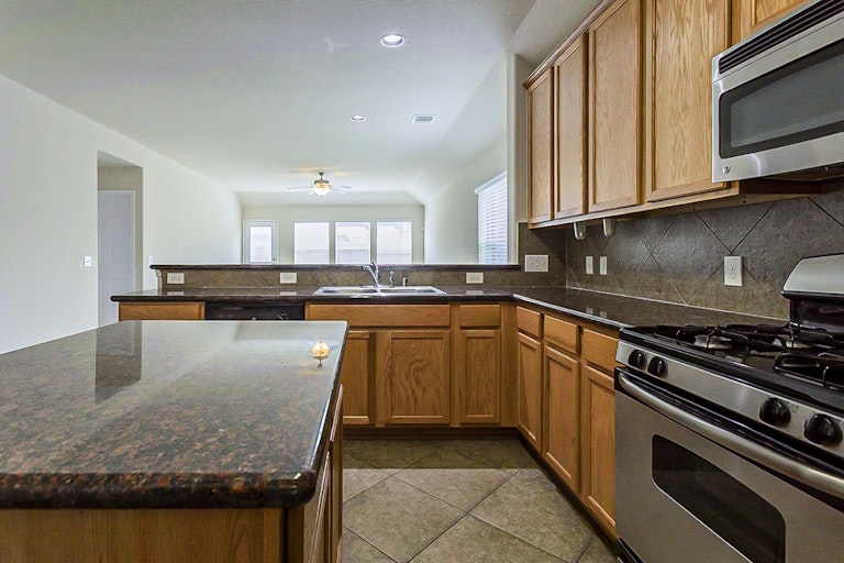 Photo 9 of 22 - 8210 Caldera Ln, Cypress, TX 77433