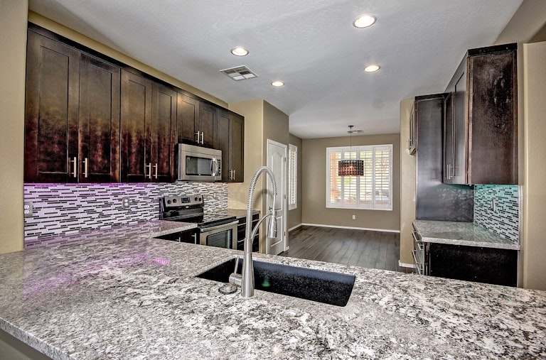 Photo 2 of 20 - 5309 S 33rd Dr, Phoenix, AZ 85041