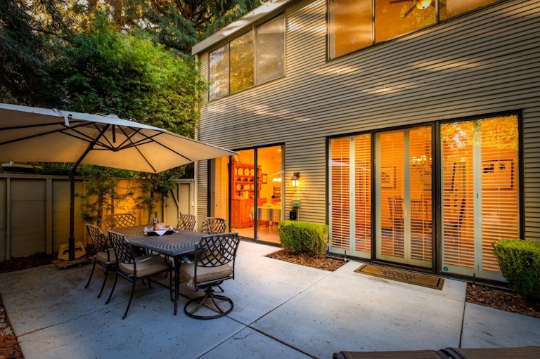 Photo 37 of 40 - 317 Wyndgate Rd, Sacramento, CA 95864