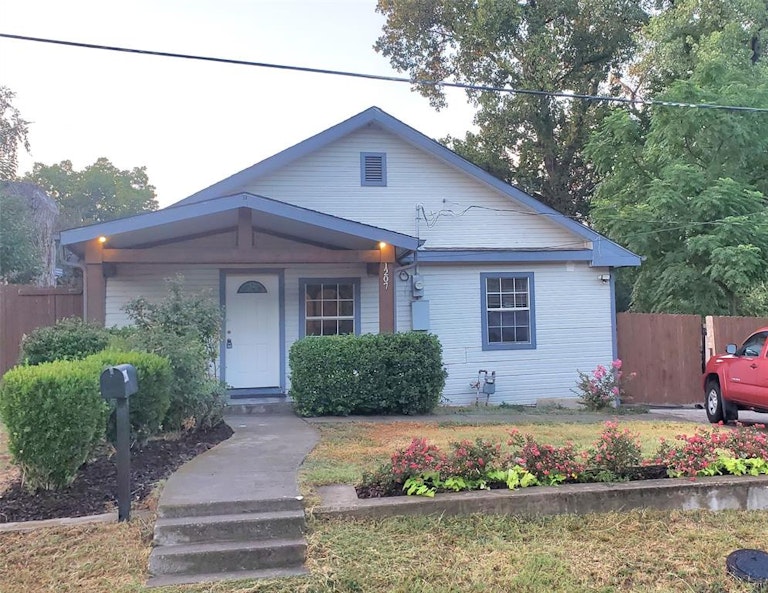 Photo 1 of 9 - 1207 E Virginia St, McKinney, TX 75069