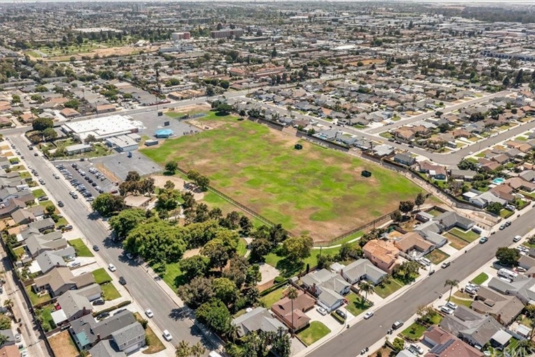 Photo 28 of 28 - 8301 Friesland Dr, Huntington Beach, CA 92647