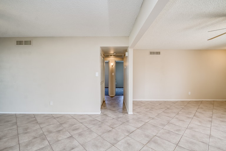 Photo 9 of 30 - 3636 W Beryl Ave, Phoenix, AZ 85051