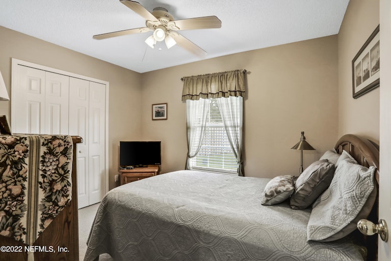Photo 24 of 32 - 12669 Eaglesham Dr, Jacksonville, FL 32225