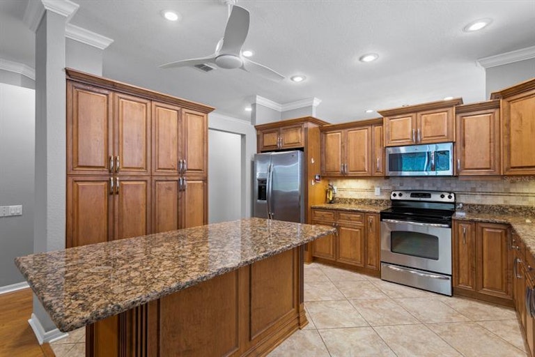 Photo 7 of 44 - 9313 Hunters Park Way, Tampa, FL 33647