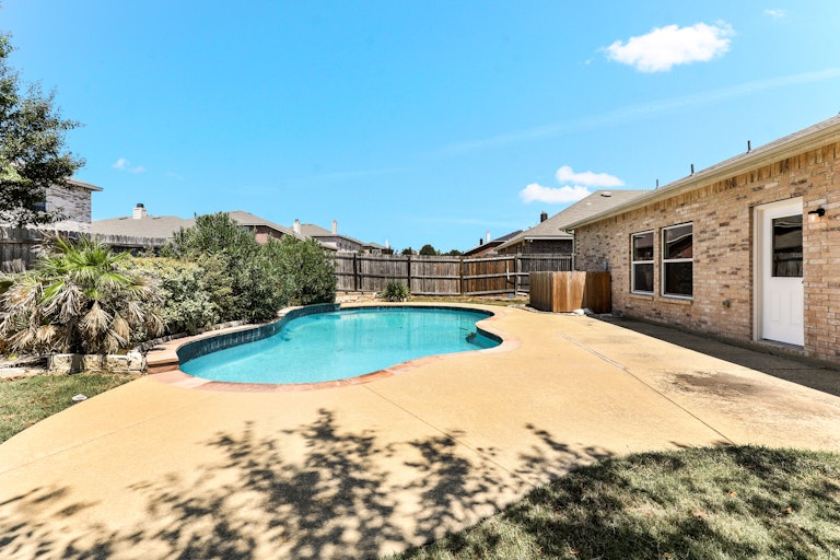 Photo 5 of 27 - 8414 River Bluffs Dr, Arlington, TX 76002
