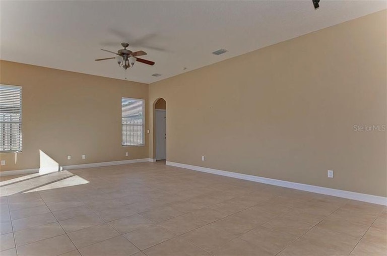 Photo 18 of 25 - 14827 Coral Berry Dr, Tampa, FL 33626