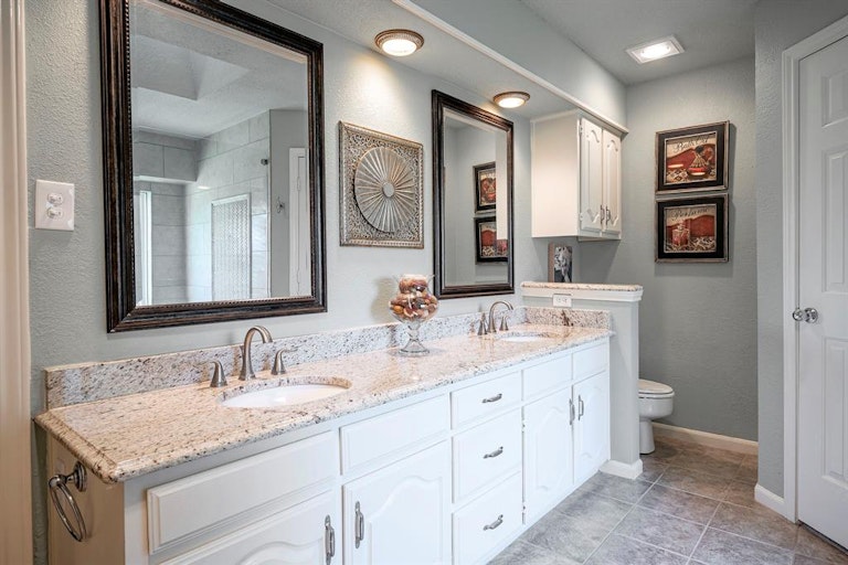 Photo 12 of 24 - 2206 Timberline Dr, Carrollton, TX 75007