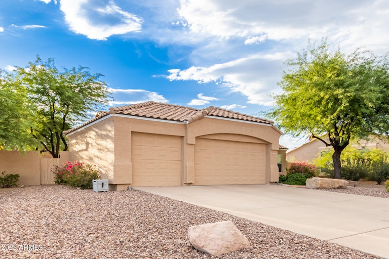 Photo 2 of 27 - 6826 S Hohokam Way, Gold Canyon, AZ 85118