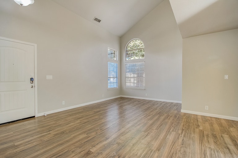 Photo 13 of 31 - 7441 Fireweed Cir, Citrus Heights, CA 95610