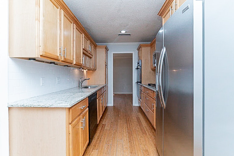 Photo 8 of 25 - 2811 Ashbury Dr, Arlington, TX 76015