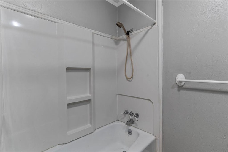 Photo 10 of 21 - 208 NW Suzanne Ter, Burleson, TX 76028