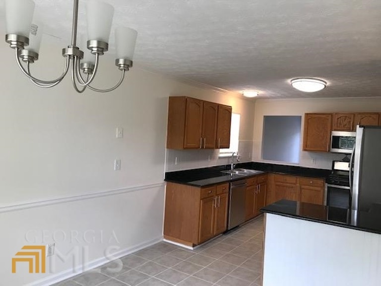 Photo 7 of 18 - 4055 Brushymill Ct, Loganville, GA 30052
