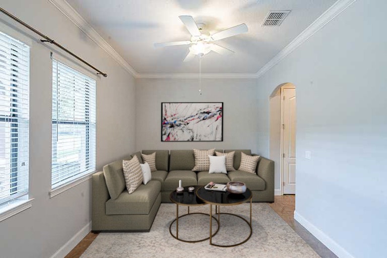 Photo 2 of 28 - 10611 Village Lake Rd, Windermere, FL 34786