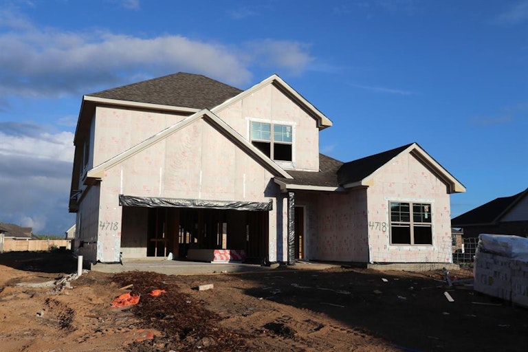 Photo 1 of 7 - 4718 Shipmans Cove Blvd, Fresno, TX 77545