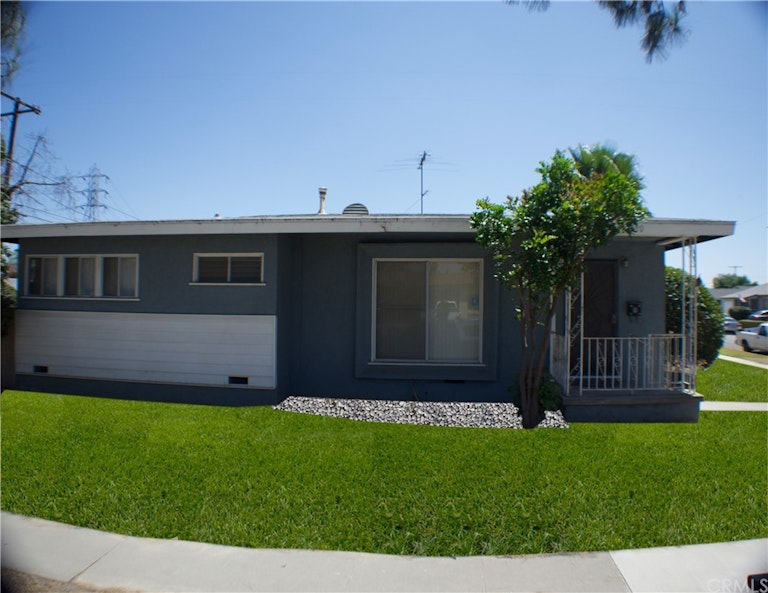 Photo 2 of 17 - 9860 La Docena Ln, Pico Rivera, CA 90660
