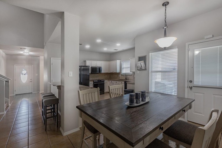 Photo 11 of 36 - 2854 Gospel Dr, Dallas, TX 75237
