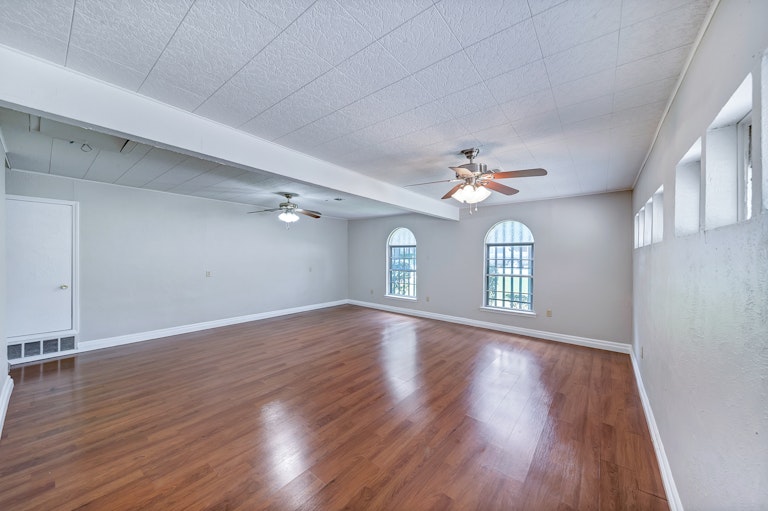 Photo 14 of 29 - 7344 Laurie Dr, Fort Worth, TX 76112