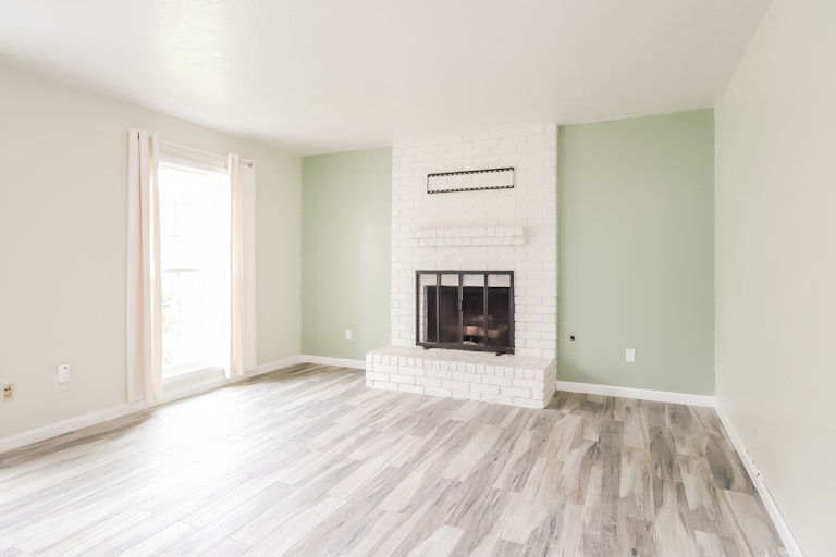 Photo 10 of 27 - 448 Gleneagles Dr, Friendswood, TX 77546