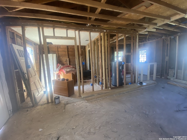 Photo 2 of 14 - 243 Rollins Ave, San Antonio, TX 78228