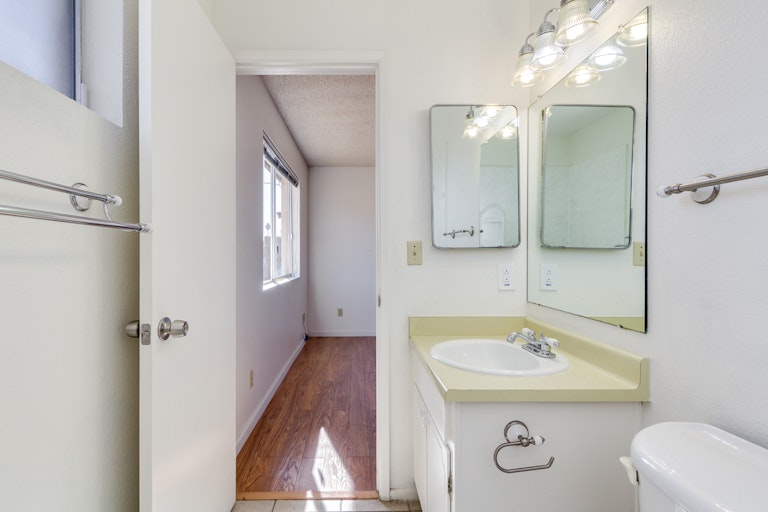 Photo 15 of 25 - 2215 N 56th Ave, Phoenix, AZ 85035