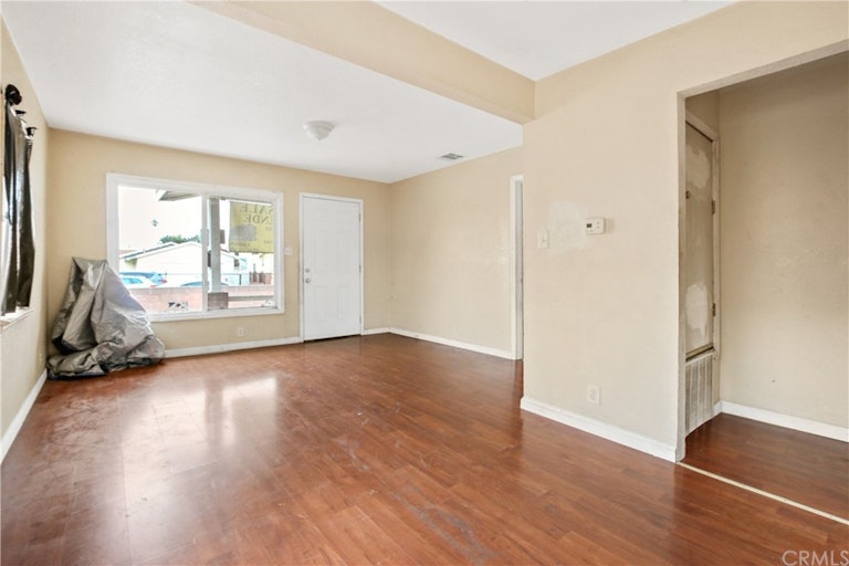 Photo 4 of 18 - 226 E 88th Pl, Los Angeles, CA 90003
