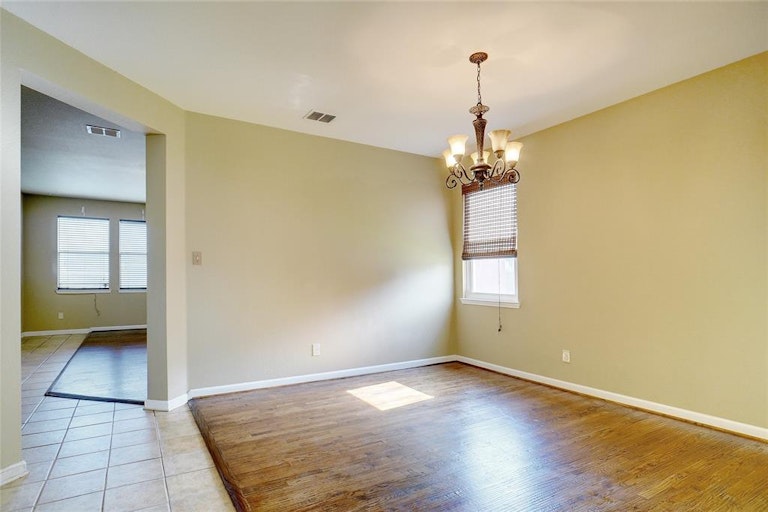 Photo 4 of 34 - 1709 White Dove Ln, Denton, TX 76210