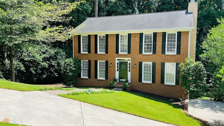 Photo 2 of 46 - 2895 Shurburne Dr, Alpharetta, GA 30022