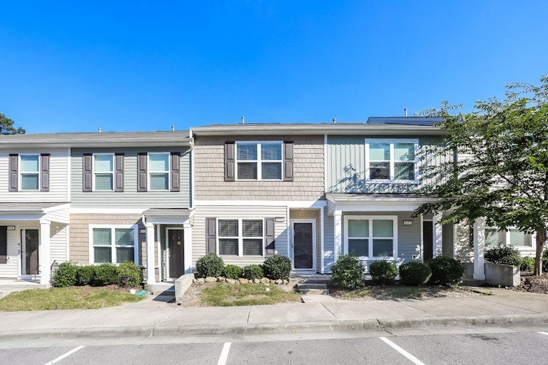 Photo 1 of 25 - 8512 Quarton Dr, Raleigh, NC 27616
