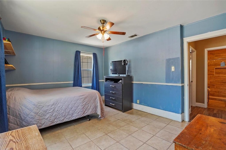 Photo 15 of 29 - 612 Highland Dr, Arlington, TX 76010