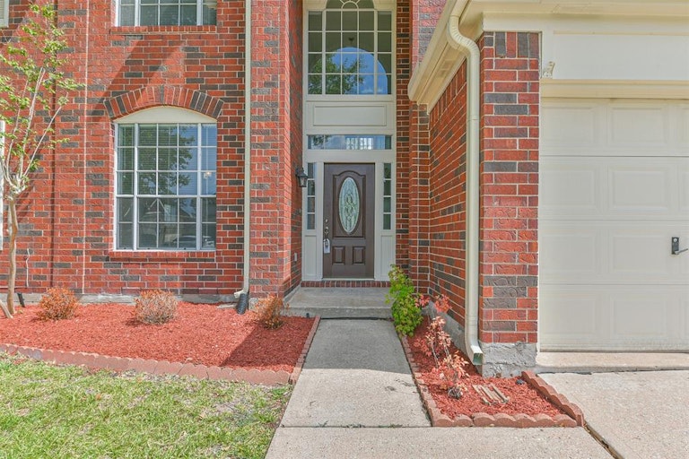 Photo 2 of 34 - 16026 Biscayne Shoals Dr, Friendswood, TX 77546